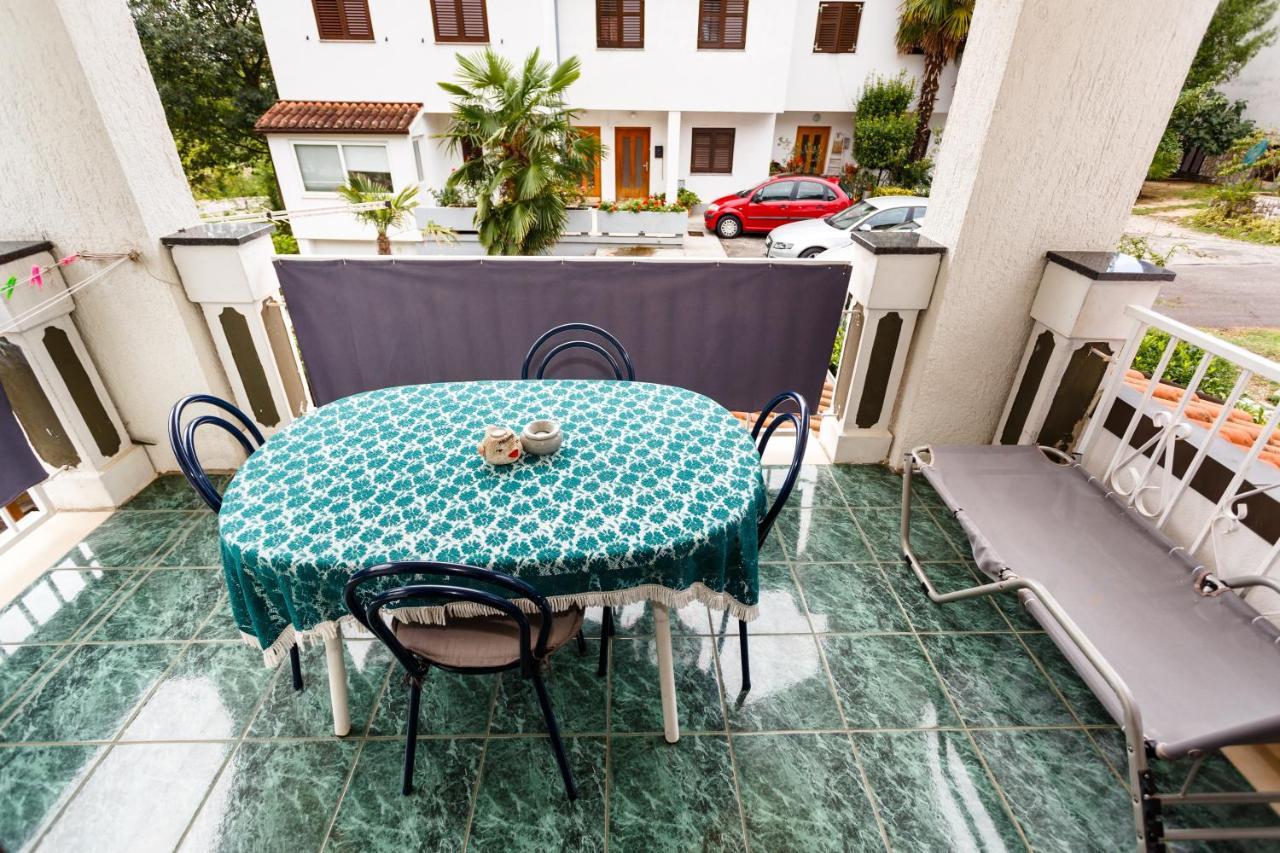 Apartmani Mili Malinska Bagian luar foto