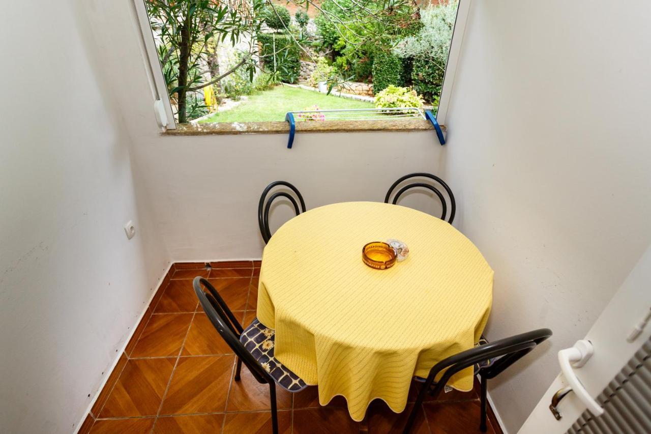 Apartmani Mili Malinska Bagian luar foto