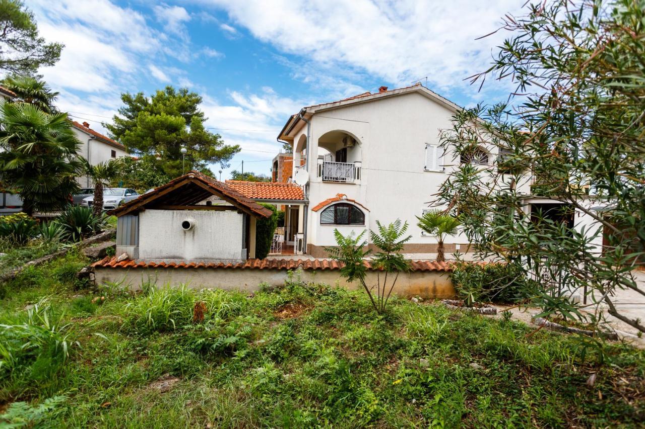 Apartmani Mili Malinska Bagian luar foto