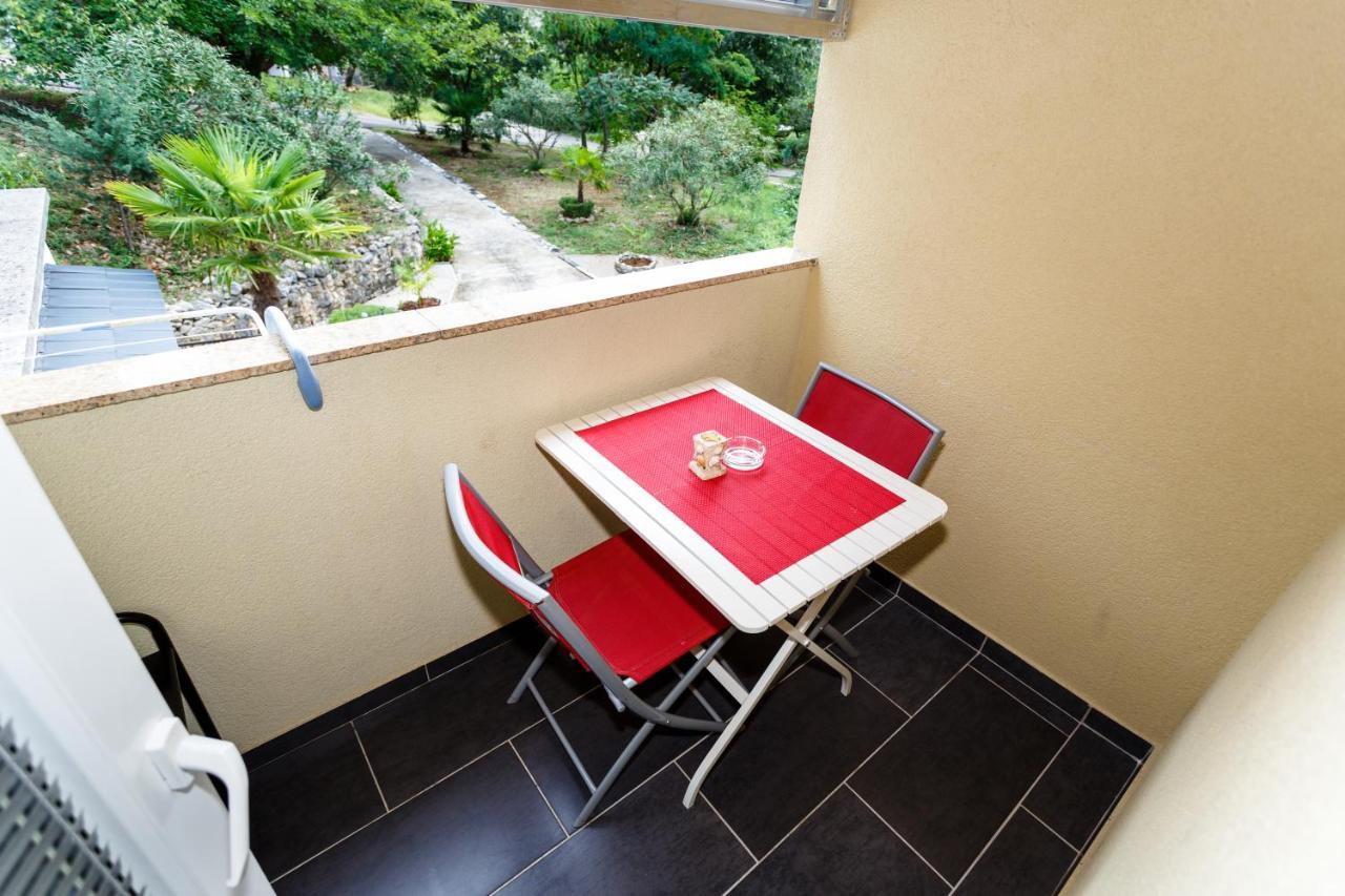 Apartmani Mili Malinska Bagian luar foto