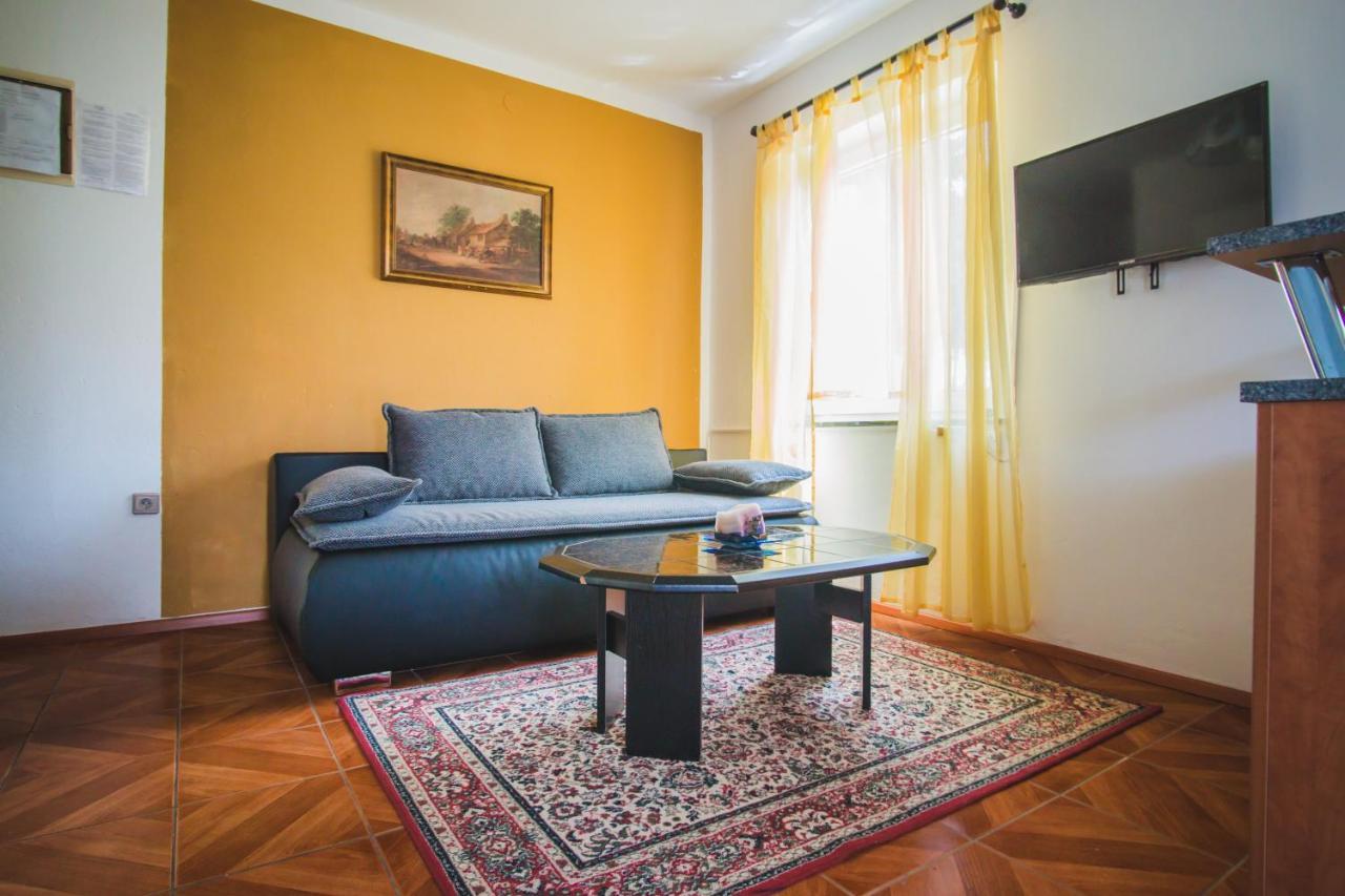 Apartmani Mili Malinska Bagian luar foto